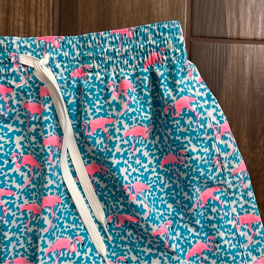 Chubbies Men’s Swim Trunks the Domingos Mini Flamingos Blue Pink 5.5” Inseam